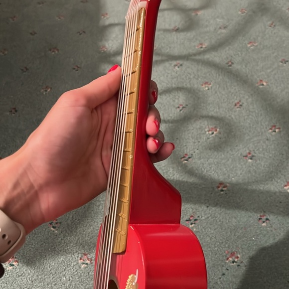 Discoveroo Guitar - Picture 7 of 9